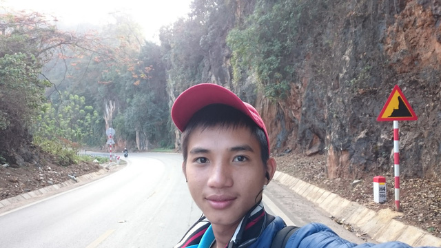 ​Vietnamese student defers studies to walk nationwide single-handedly