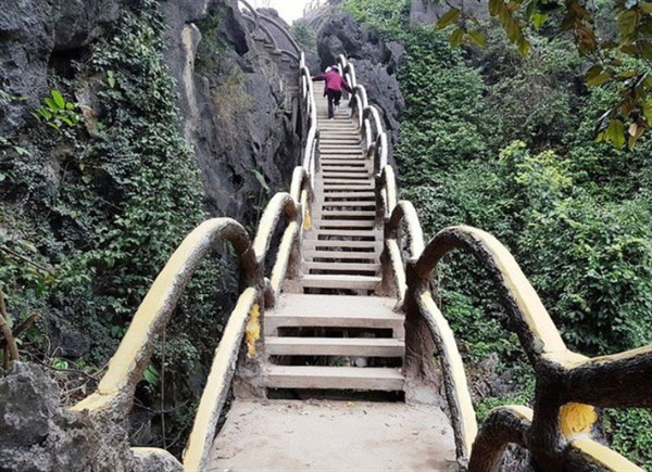 ​Flights of stairs at Vietnam’s UNESCO World Heritage Site to be taken down