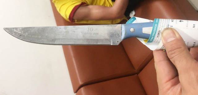 ​Cabbie threatens airport security guard with knife in central Vietnam
