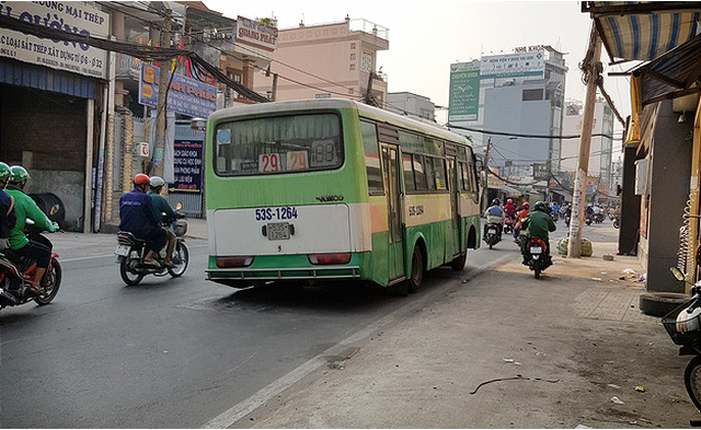 Wheel pops off bus in Vietnam, frightening passengers on board