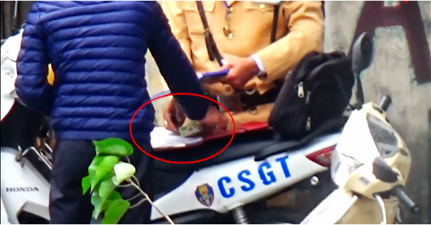 ​Hanoi chairman orders probe into alleged collection of bribes by traffic cops