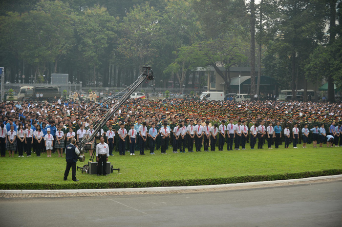 Thousands of people gather at the Reunification Palace to attend the ceremony.