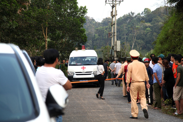 Family of three found dead in Mercedes-Benz in northern Vietnam