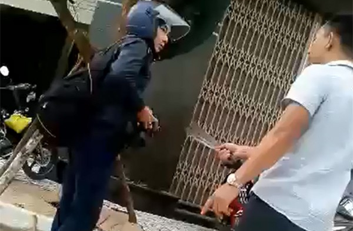 ​Reporter threatened with knife in Vietnam