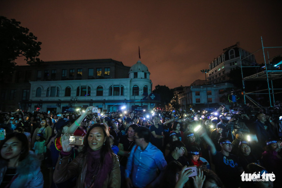 Hanoi youths take part in the campaign at the Cach Mang Thang Tam Square.