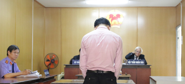 Ho Chi Minh City lecturer given suspended sentence for deceiving students