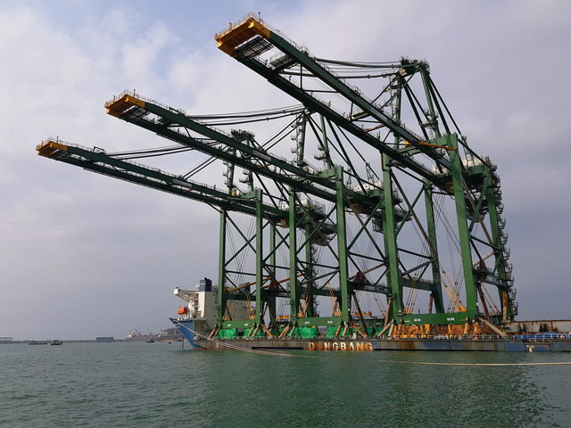 Colossal Vietnam-produced container cranes shipped to India