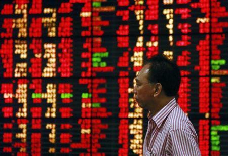 ​SE Asia Stocks-Most tumble on Wall St. drop; Vietnam edges higher