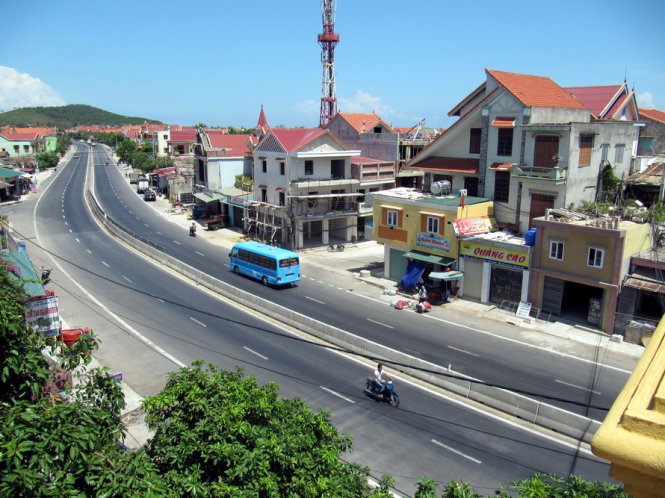 ​​Private buildings encroach on Vietnamese national roads