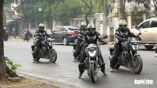 ​​Female Indian bikers crossing many national borders arrive in Vietnam