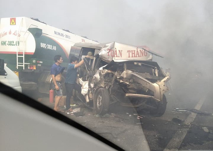 ​Smoke blankets Vietnamese highway, causing multiple piles-up and injuries