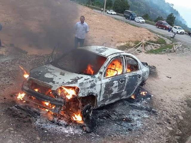 Car burned to ground on mountain pass in south-central Vietnam