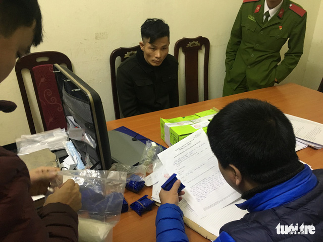 Hanoi police break up illicit ring that smuggles 2,200 pills of synthetic drugs