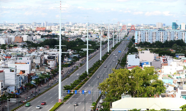 ​​Restrooms, footbridges a rare sight along Saigon’s multibillion-dollar roads
