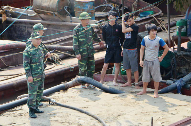 ​Nine ships caught illicitly exploiting sand in northern Vietnamese province