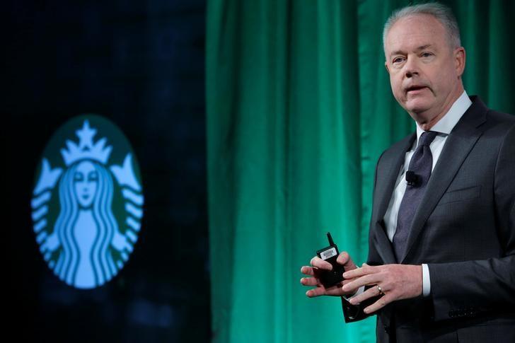 Starbucks chief executive apologizes for arrests of two black men