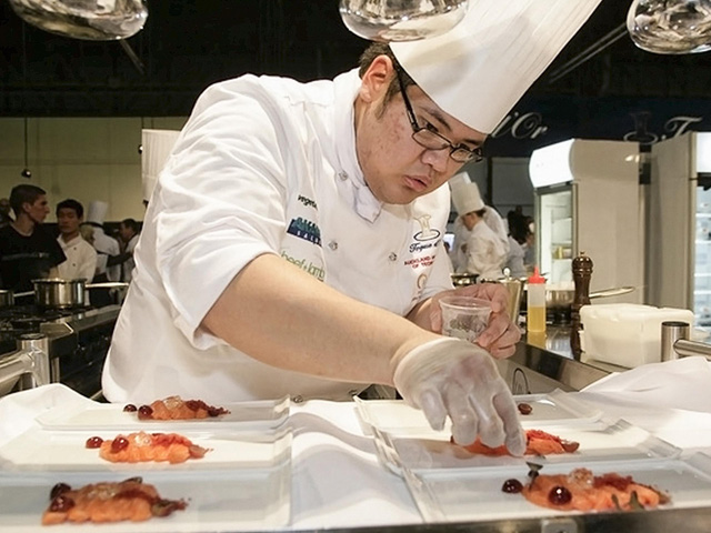 ​Vietnamese man makes bold departures to be chef