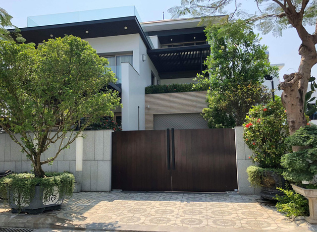 ​Da Nang police chief denies receiving luxury villa from notorious tycoon