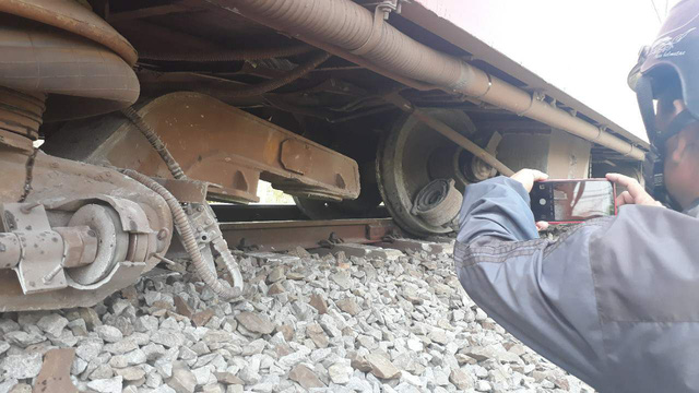 ​Train derails in southern Vietnam, paralyzing service