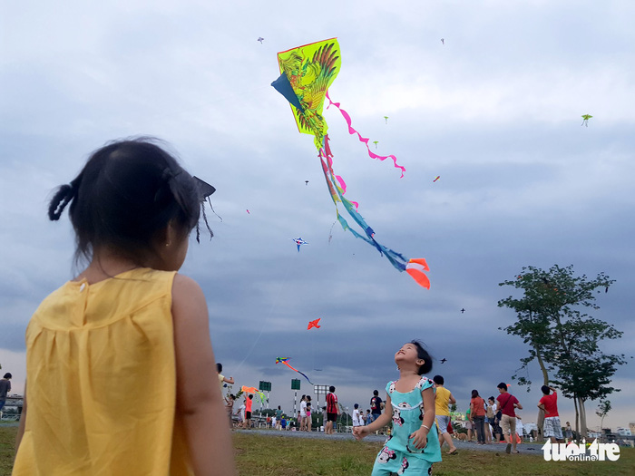 ​Saigon sky adorned with colorful kites (photos)