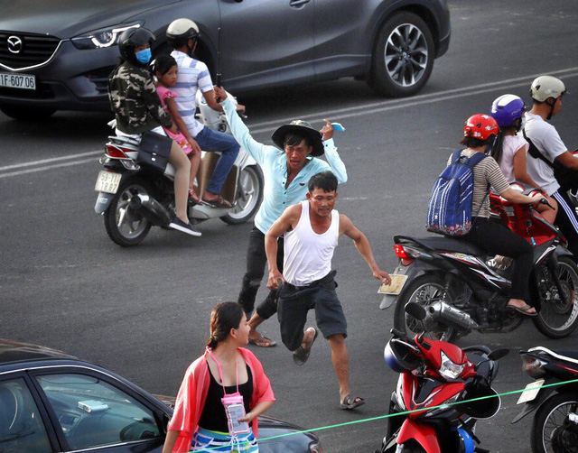 Parking lot employees attack tourist in southern Vietnam