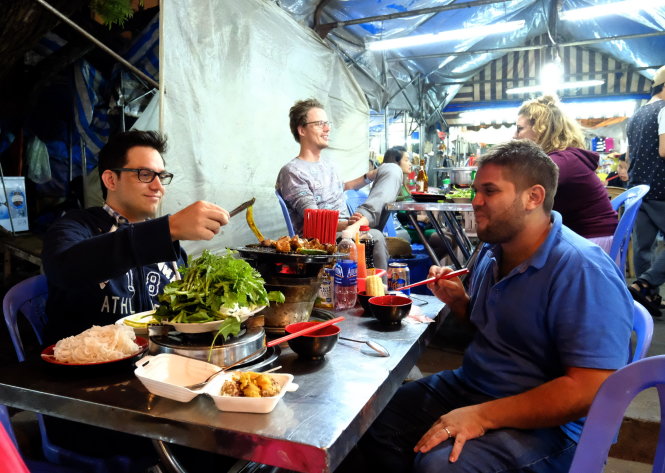 Low-end dining in Vietnam is lots of fun!