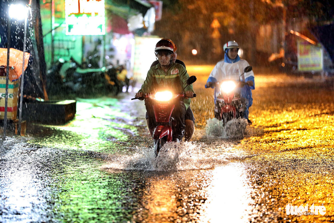 ​Prolonged downpour submerges Ho Chi Minh City