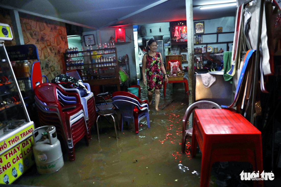 A house in Binh Tan District is submerged during the downpour.