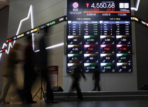 ​SE Asia Stocks-Most markets fall on strong dollar; Vietnam down 2.9 pct