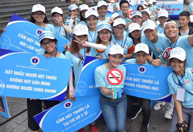 Students pose for a photo before the dance performance in Da Nang, central Vietnam, on May 27, 2018. Photo: Tuoi Tre