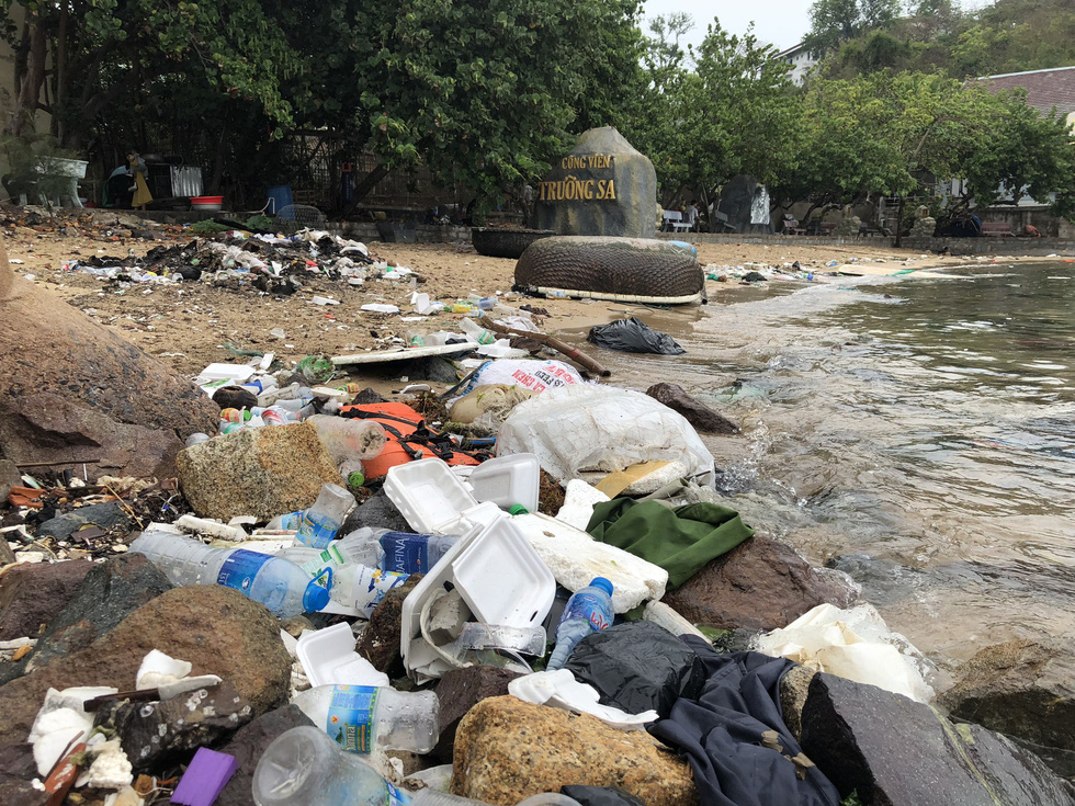 ​Park named after Vietnam’s sacred islands filled with trash in Nha Trang