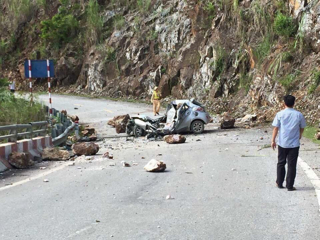 ​Falling rock crushes car, killing driver in northern Vietnam