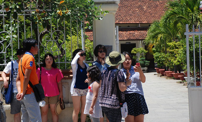 ​Chinese tourists pay via unlicensed mobile wallets, POS in Vietnam