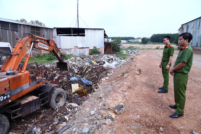 Firm caught illegally burying 80 tons of industrial waste in southern Vietnam