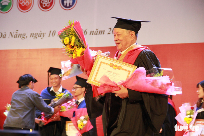 ​Vietnamese man earns master’s degree at 85 