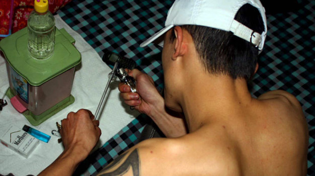 ​Eight Vietnamese policemen exposed to HIV during house search