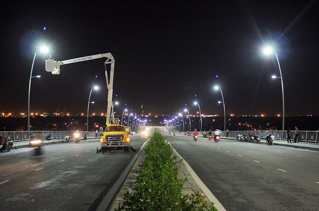 ​Defective street lights pose threat to drivers, pedestrians in Ho Chi Minh City