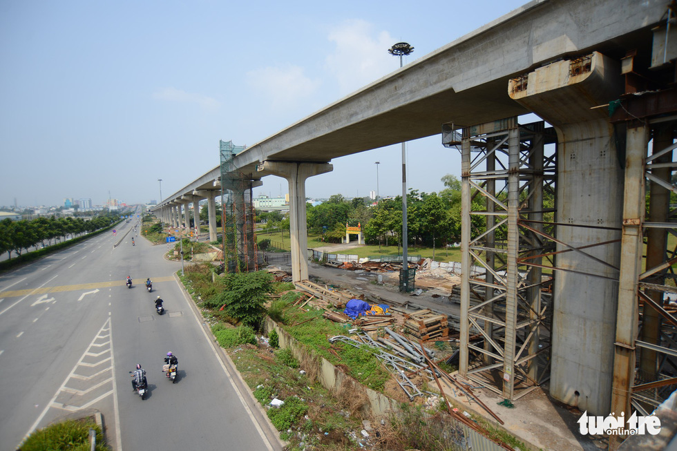 A construction site for the first metro line in Ho Chi Minh City is left abandoned. Photo: Tuoi Tre