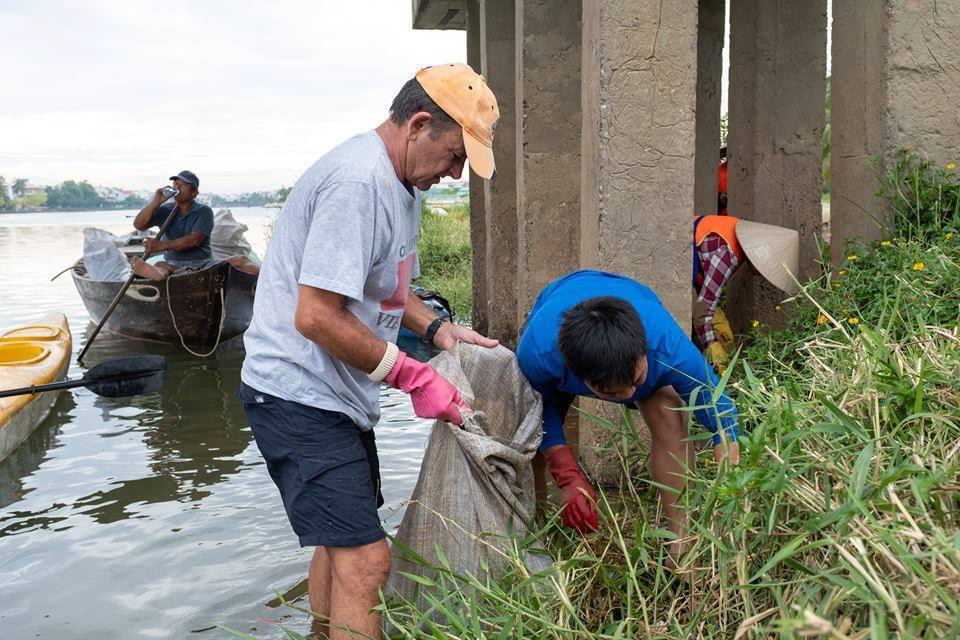 ​Tuong Lai Xanh VN (Hoian River Clean-Up)  
