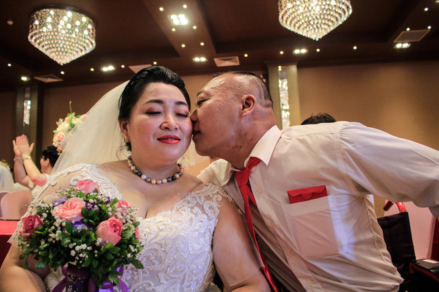 ​​39 disabled couples tie the knot at dream wedding in Hanoi