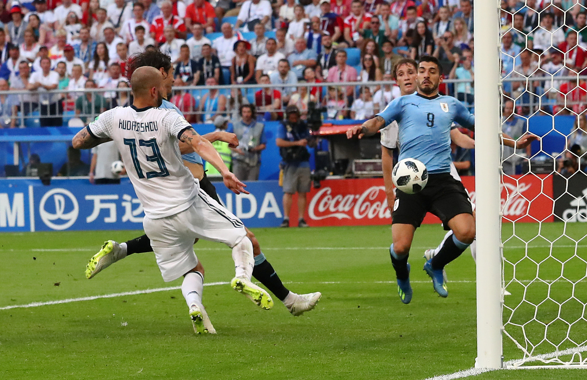 ​Uruguay beat 10-man Russia 3-0 to top Group A