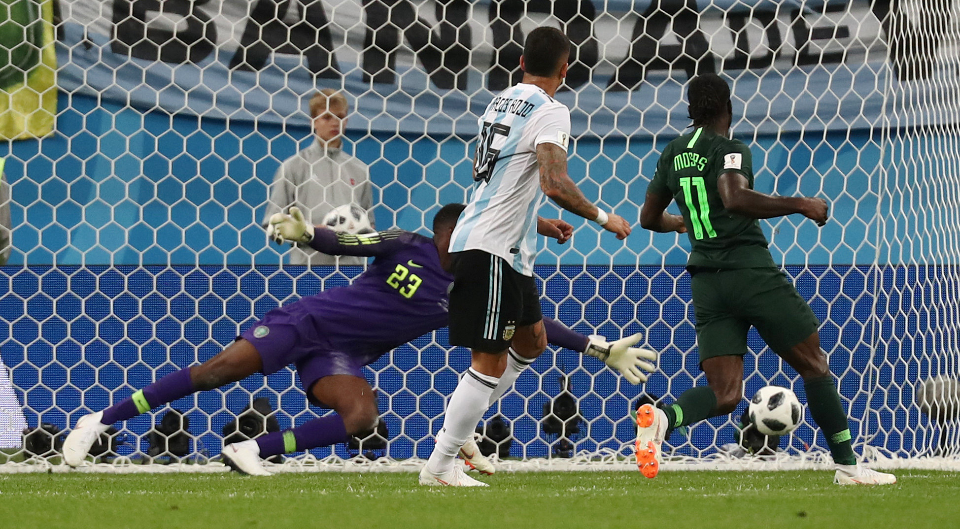 ​Argentina strike late to advance to World Cup knockout stages