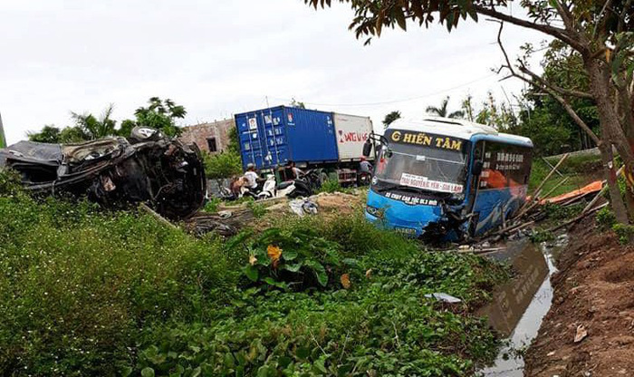 ​Two killed, 10 injured as passenger bus crashes into bike, car in northern Vietnam