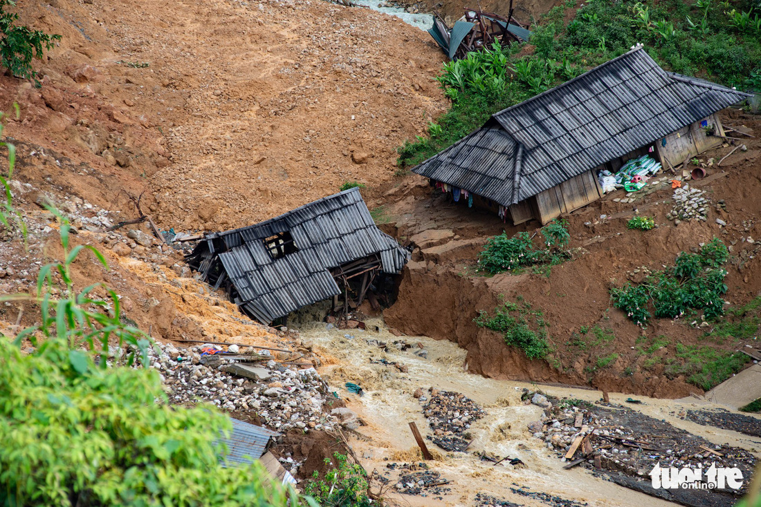 ​​Landslide buries entire village in northern Vietnam