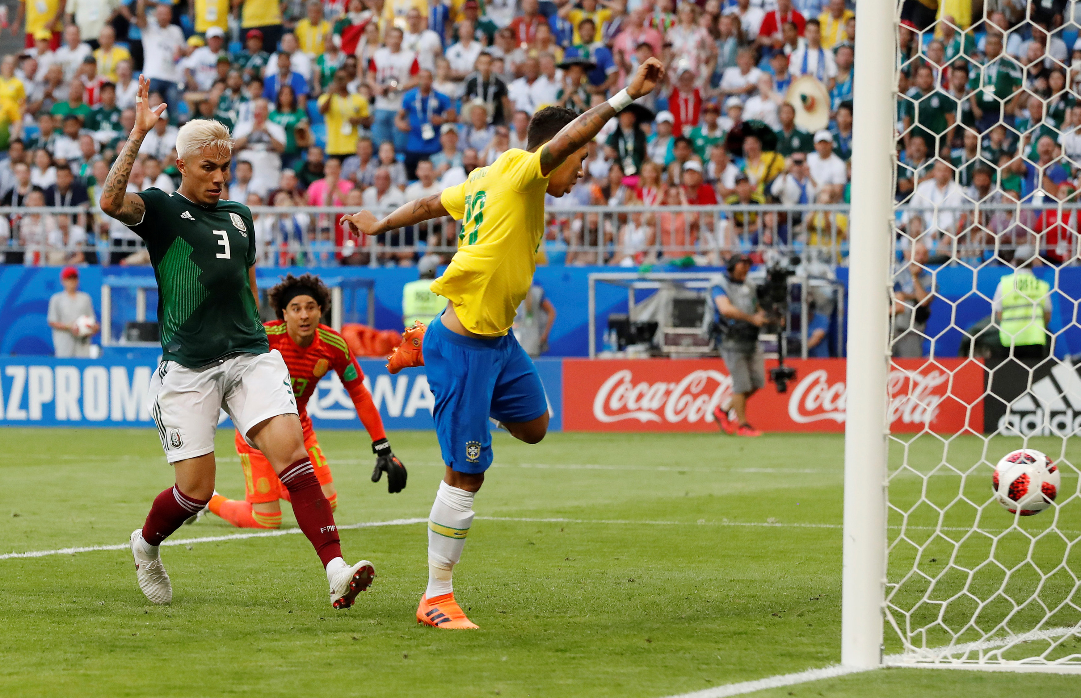 Neymar shines as Brazil beat Mexico to reach World Cup quarters