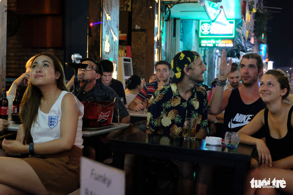 Patrons watch a 2018 FIFA World Cup game in Ho Chi Minh City, Vietnam, June 29, 2018. Photo: Tuoi Tre