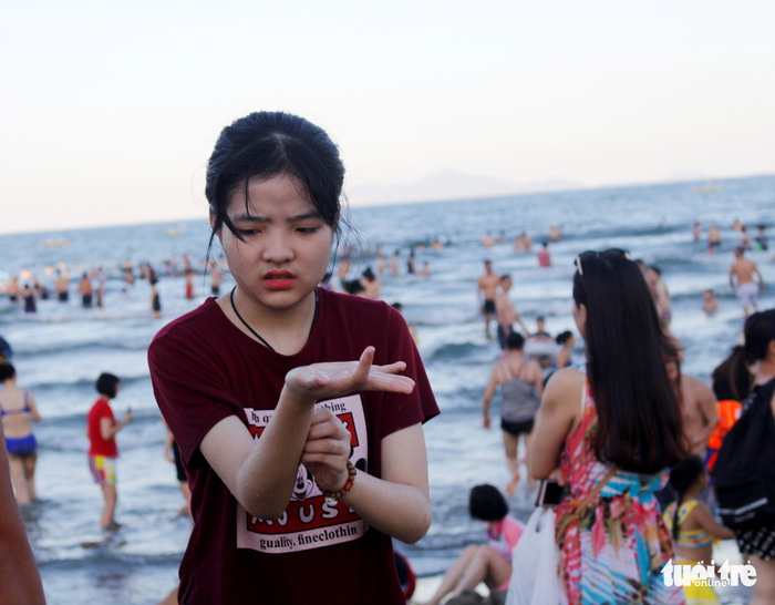 ​Da Nang waters leave beachgoers with itchy skin, rashes