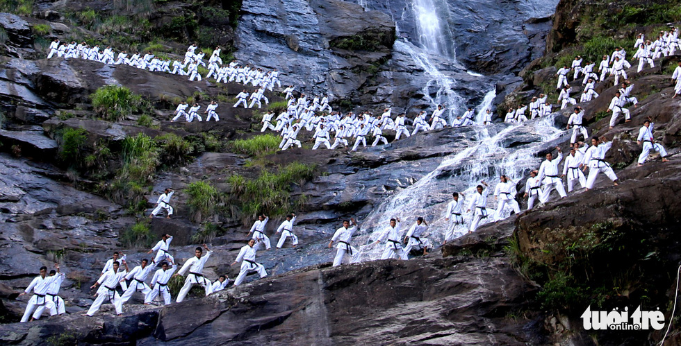 ​Vietnamese karate students complete training program in mountains
