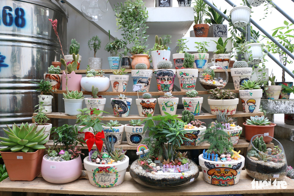 ​Hidden-in-alley home décor shops charm people in Saigon