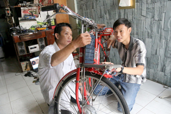 16-year-old Vietnamese student saves money to build automated bike